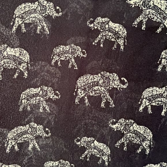 Blue blouse with elephant detail - Picture 2 of 4